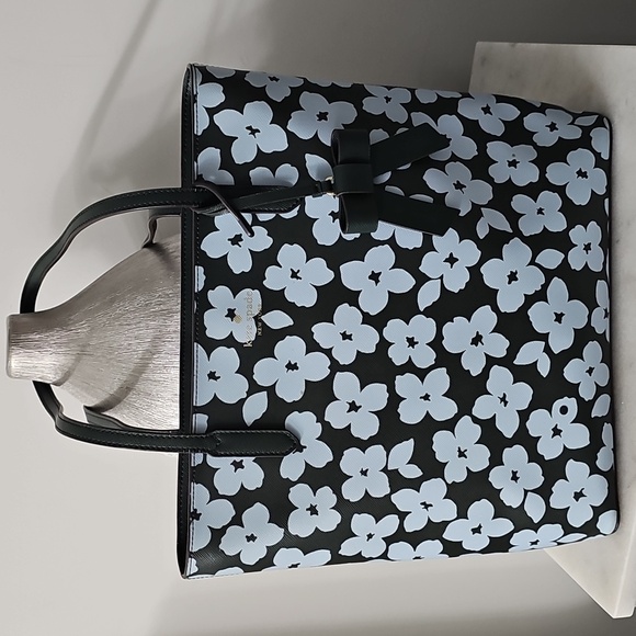 kate spade Handbags - Kate Spade Brynn Floral Tote